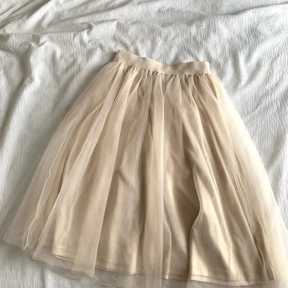 Forever 21 Cream Tulle A-Line Skirt - Picture 4 of 6